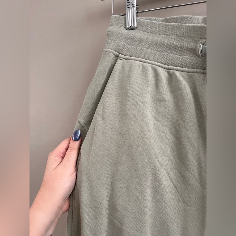 Lululemon Relaxed Fit French Terry Jogger Green Fern Size 8 - Picture 6 of 8